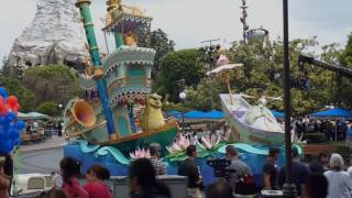 On april 22, 2011 disneyland was filming a commercial for mickey's
soundsational parade. note: because this shoot, the only music being
play...