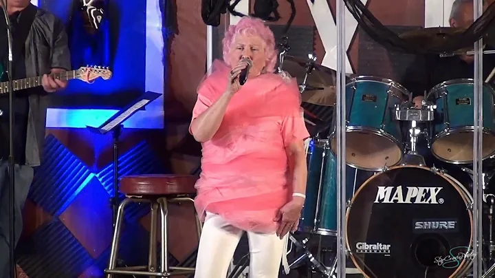 Cathy Windham sings Today, I Started Loving You Ag...
