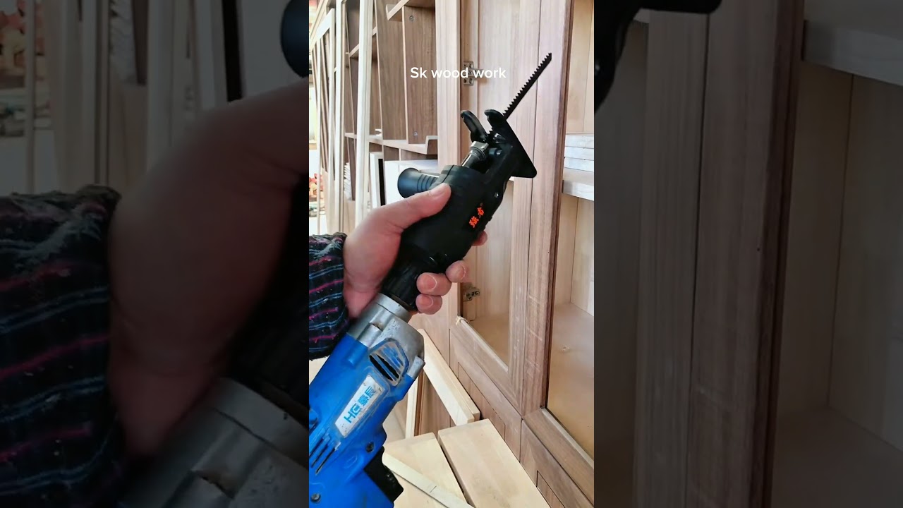 Convenient auxiliary tool for converting electric drill into jig saw 