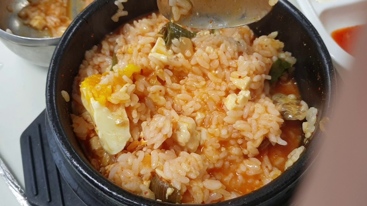 How To Eat Sundubu Jjigae Korean Food HUFS Cafeteria YouTube