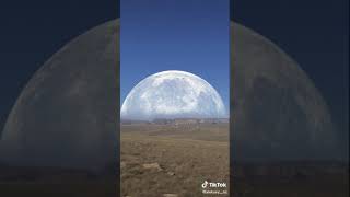 #اقتراب القمر من الارض  مشهد #مدهش Moon approaching Earth is an amazing sight