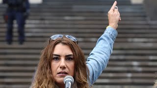 Celebrity ‘Fell out of way’: Roy Illingworth claims his daughter Lidia Thorpe was ‘very cruel’ Wealth