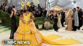 Stars dazzle at โCostume Artโ Met Gala