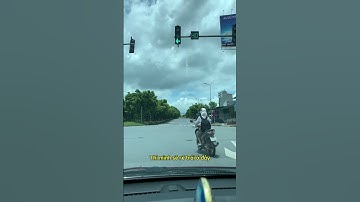 Cách xác định biển cấm rẽ trái và quay đầu này áp dụng cho đường nào???