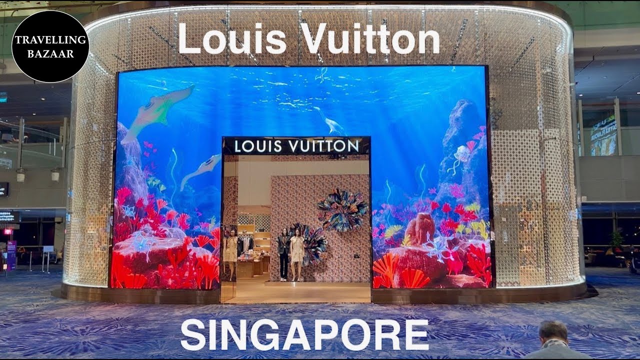 Louis Vuitton @ Singapore Airport, summer 2022, www.earthvi…