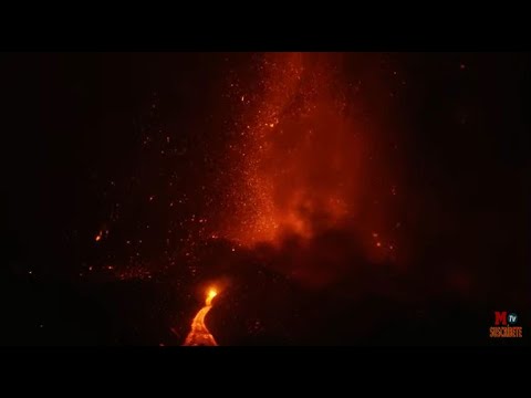 DIRECTO I Erupción del volcán de La Palma: sigue fluyendo la lava tras la rotura del cono