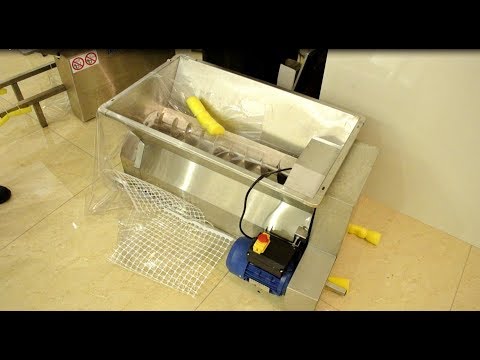 הכנת יין עם ציוד מקצועי - משאבת יין, מפריד ענבים משדרות ומועך בנפרד עם מתנאל ליאני