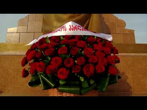 ირაკლი კობახიძემ ტაშკენტში დამოუკიდებლობისა და ჰუმანიზმის მონუმენტი ყვავილებით შეამკო