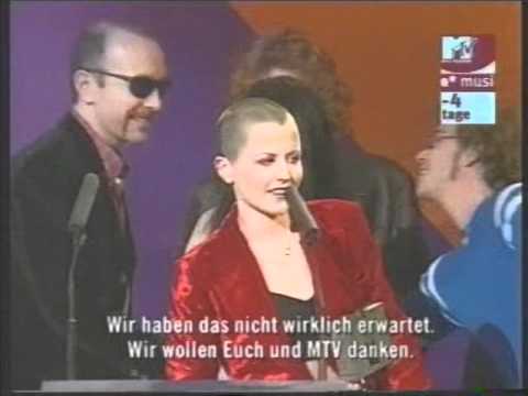 CRANBERRIES"BEST SONG" Mtv AWARD!!!!!!ZOMBI...  1995