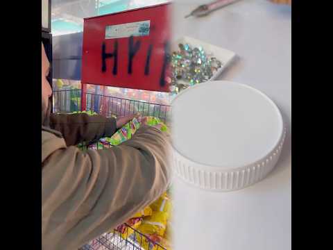 لا تحكم عل كتاب من غلافر  الخال