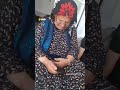 دایکی شەهید عەلی جۆڵا دەڕوانێتە وێنەی ڕۆڵەکەی و دەیلاوێنێتەوە دایکی شەهید عەلی جۆڵا دەڕوانێتە وێنەی ڕۆڵەکەی و دەیلاوێنێتەوە