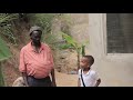 MSIPOCHEKA TUNAWARUDISHIA PESA YENU (Dogosele & Steve mweusi )    (comedytanzanian)