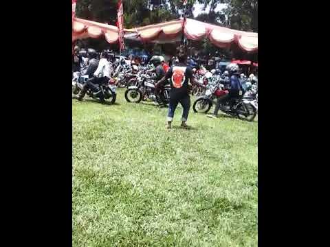 Pas kae dadi tukang parkir 🙅🙅