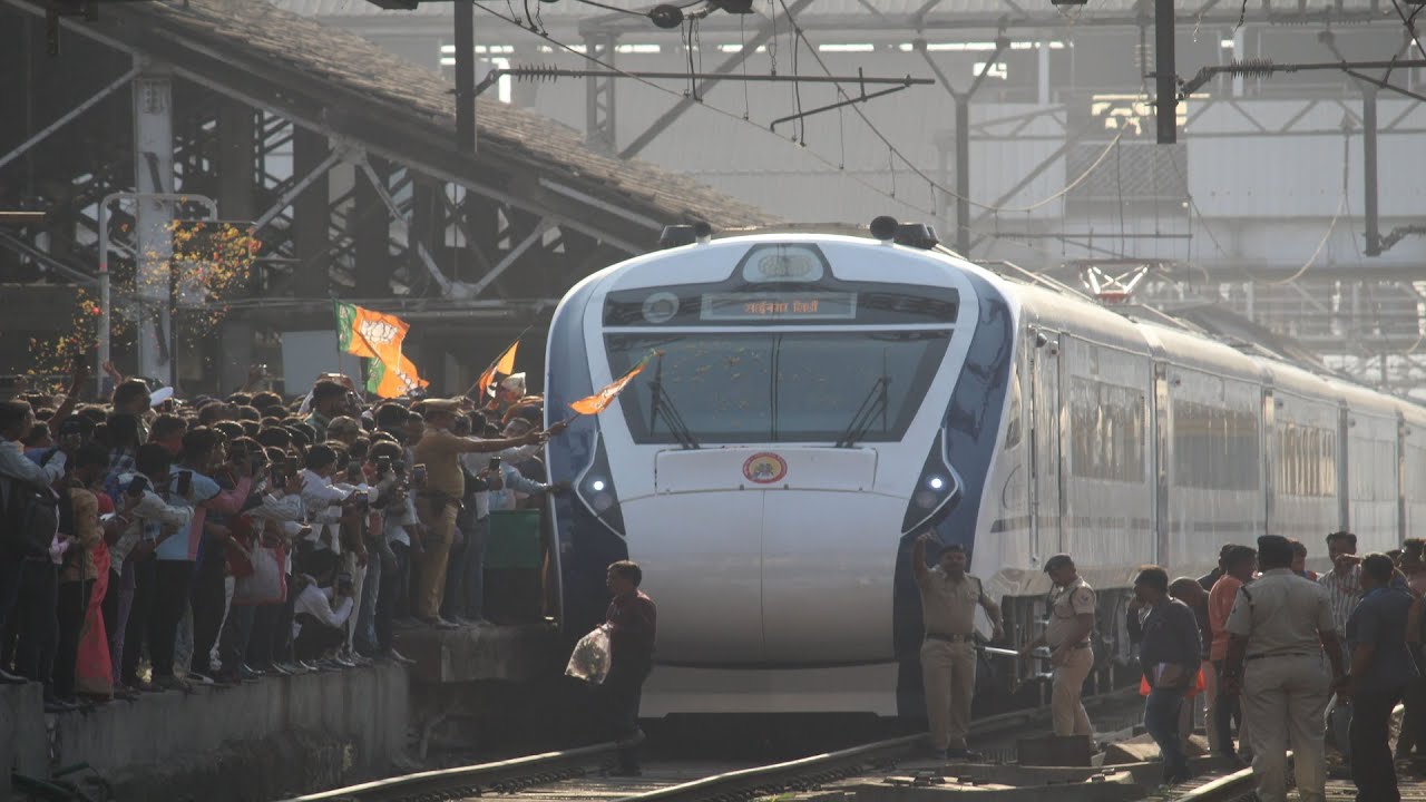 Mumbai-Sainagar Shirdi Vande Bharat Express |22223| Departing From ...