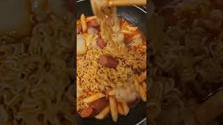 Sweet & Spicy Cheesy Rapokki Noodles and Rice Cakes with Beef Sausages
