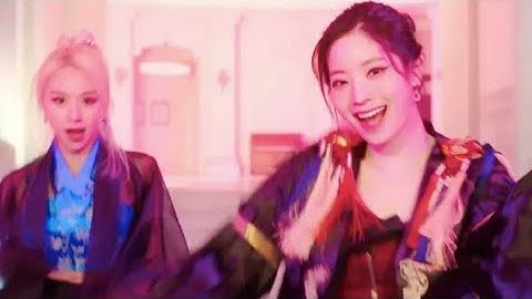 DAHYUN and CHAEYOUNG DELETED HANBOK SCENE  (나로 바꾸자)– (Twice Melody Project)