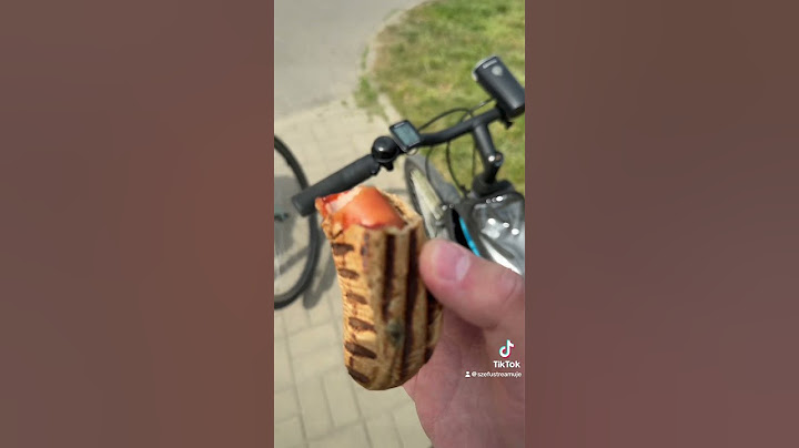 Spleśniały hot dog z Żabki to prawdziwy skandal dla klienta