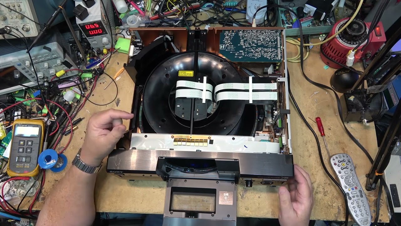 Sony DVP CX870D 300 Disc CD DVD changer - YouTube