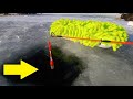 Рыбалка по тонкому льду БУХОЙ сосед уходит на 16 минуте под берегом