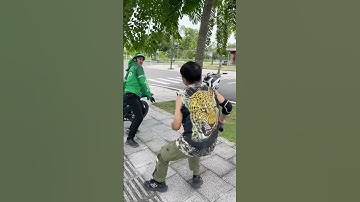 2 tên cướp liều lĩnh tấn công xe ôm và cái kết buồn #usa @LongGiang77 @Longgiang67