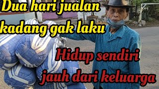 Semangatnya Bapak Penjual Bantal Keliling.#berbagi#pedagangkeliling#bangmultimedia.