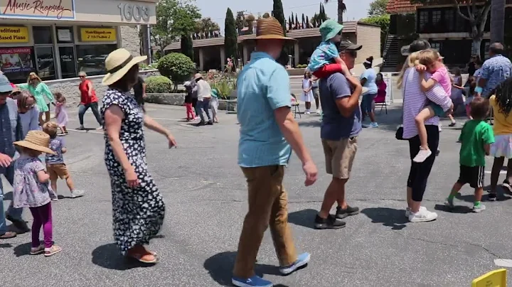 Easy Folk Dances With Lynn Kleiner