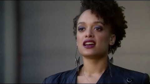 Barry Allen Catches A Bullet With His Bare Hands - The Flash S01E12