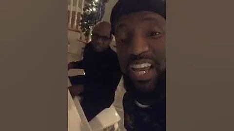 Rickey Smiley Sings While Bishop Joseph Walker Pla...
