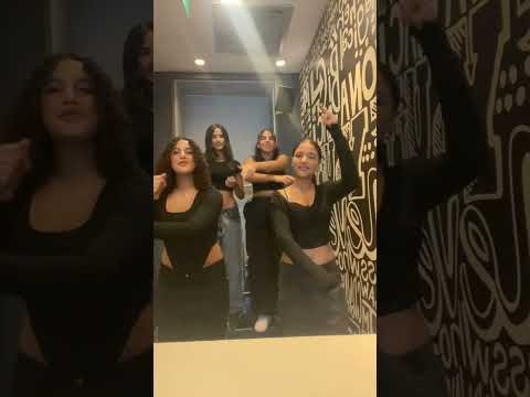 احلا واحده اللي لابسه اسود تيك توك