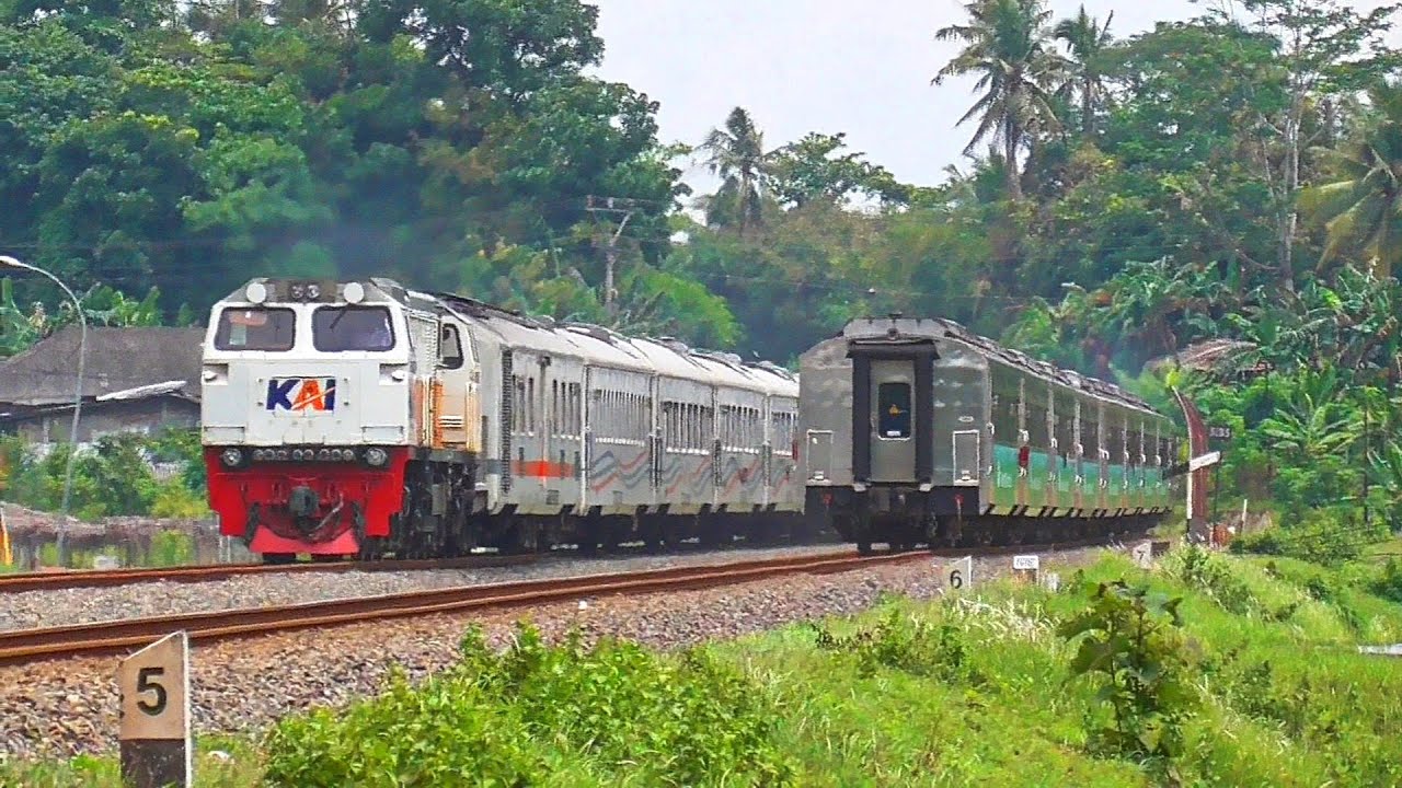 10 MOMEN PAPASAN KERETA API NGEBUT DI JALUR GANDA GAPEKA 2023/2025‼️