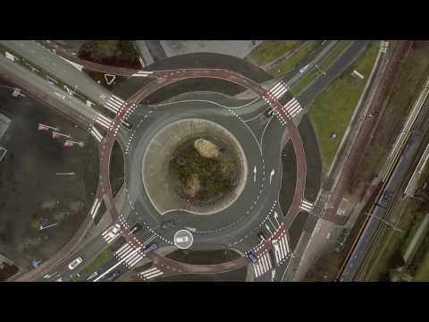 VERKEERSVEILIGHEID | Kruispunt v. rotonde
