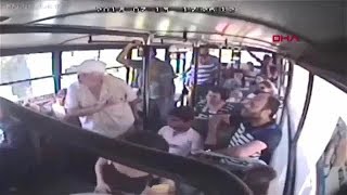 Otobüste Mi̇ni̇ Etek Kri̇zi̇