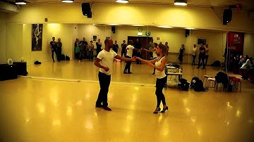 Improver Salsa Class in Stockholm - Explanation and demonstration
