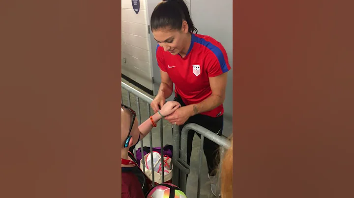 USWNT Goalkeeper Hope Solo surprises honoree Kodi ...