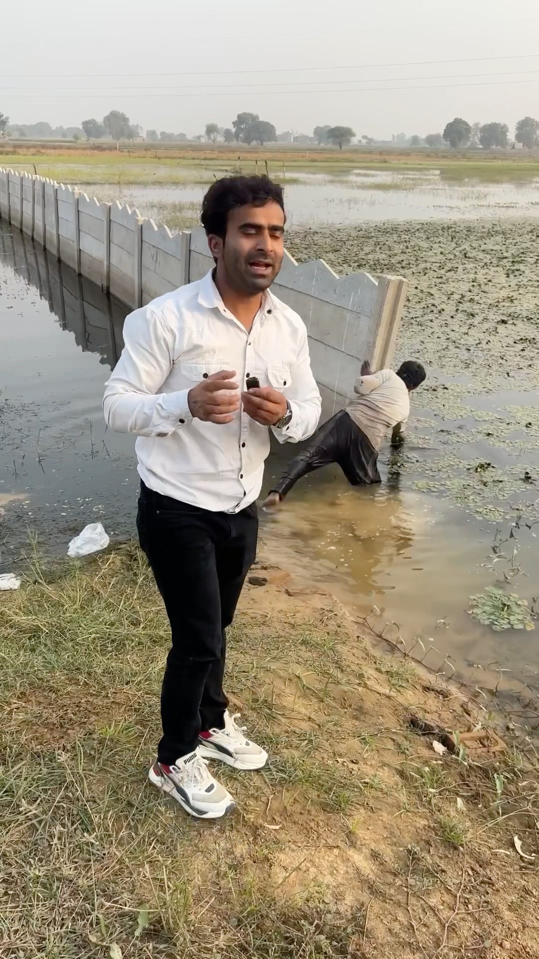 अंकल खुश हो गये ??#humanity #respect #helping #trending #viralvideo #youtubeshorts