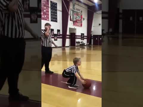 Savage 7 year old ref 😅👏🏽 (Via @lathanthekidumpire/IG) #shorts