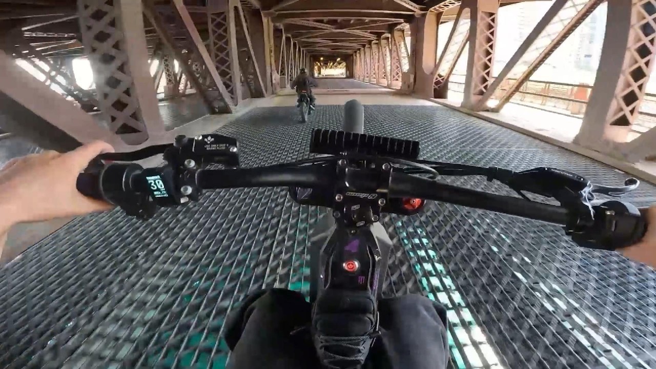 Riding Emotos in Downtown Chicago (FUNNY MOMENTS & WHEELIES)