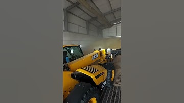 Pushing grain with the #JCB 560-80 AGRIPRO Loadall