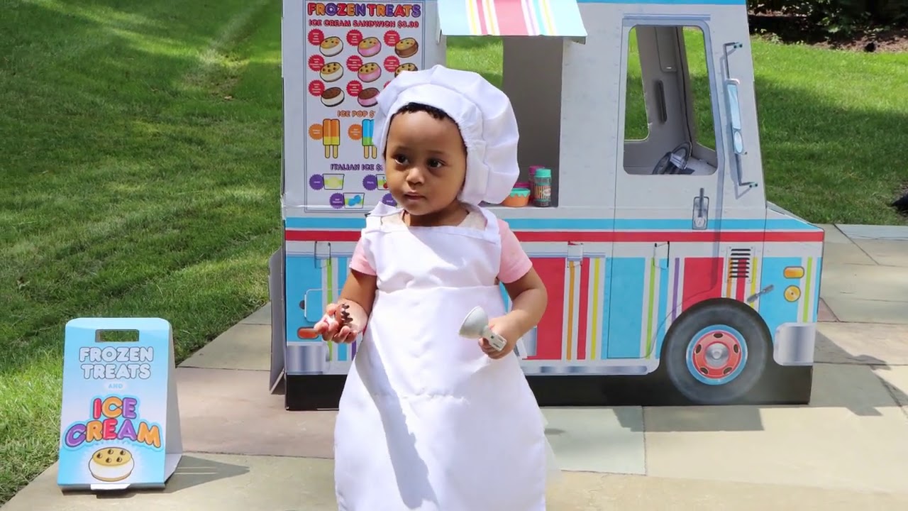 Play with cooking food truck playhouse - YouTube