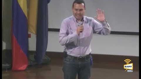 Random walk-based methods for community detection in networks