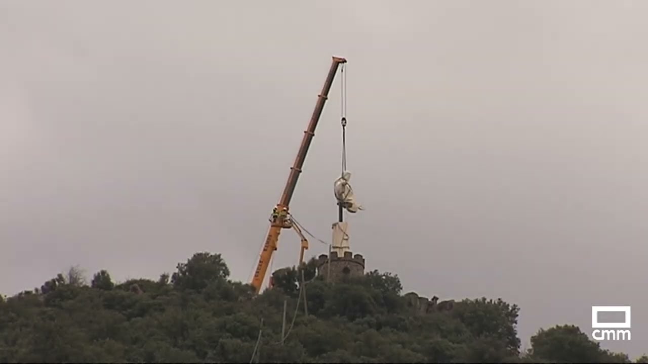La Nava de Ricomalillo ya tiene a su Cristo en lo alto del cerro