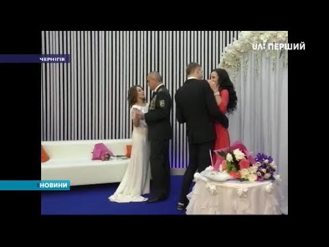 Сьогодні 2 пари молодят одружилися в прямому ефірі Чернігівського суспільного телебачення 