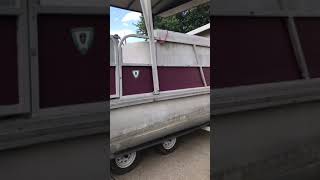 Removing stripes from a pontoon boat