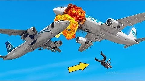 Piolt falls from plane after failure in engine  : Emergancy landing crash in sea