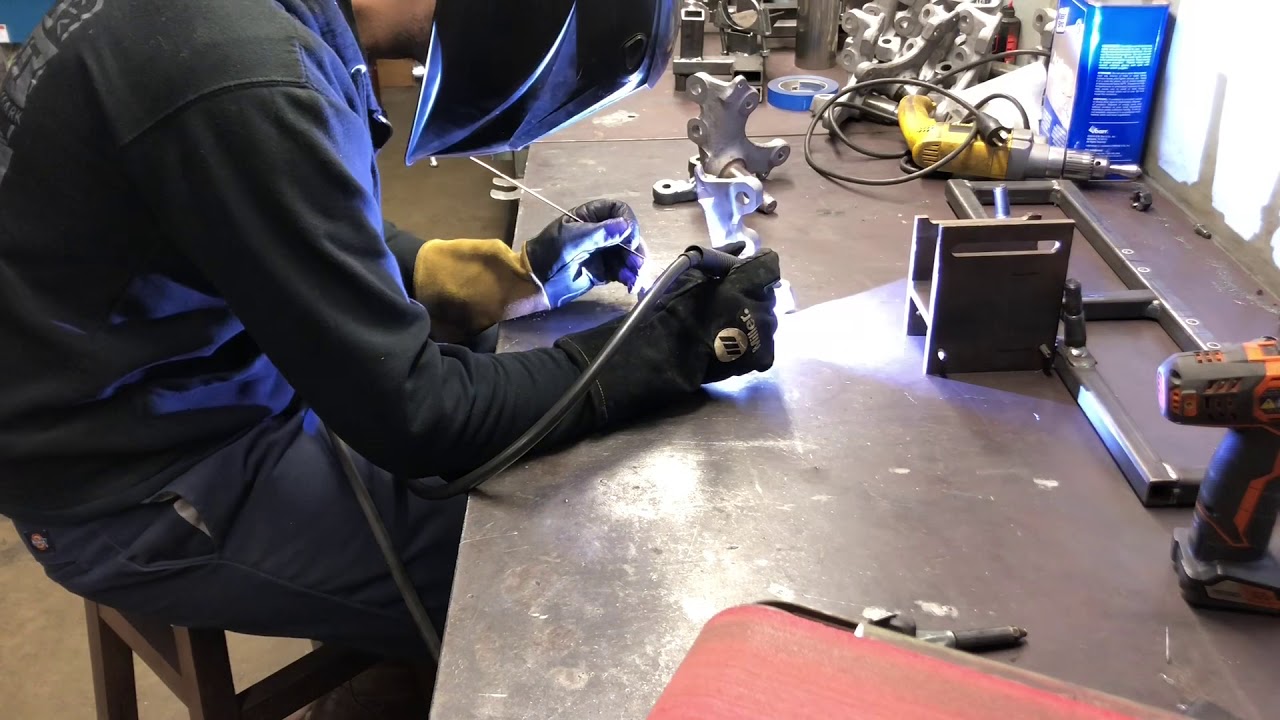 Under the Lid @ DDC - Welding a set of SN95 Drift Knuckles!