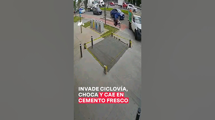 Moto invade ciclovía, choca y cae en cemento fresco - N+ #Shorts
