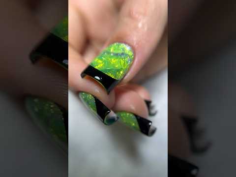 Витражный дизайн ногтей