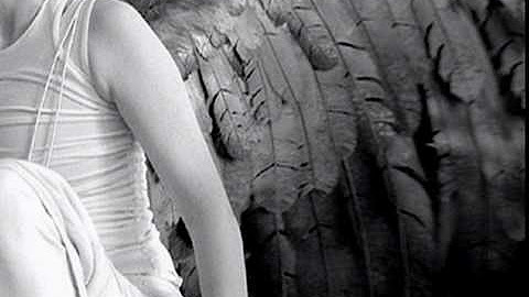 Летаю по ночам. Макаревич она любила летать. Машина времени макаревич. Фото она любит летать по ночам. Машина времени он был старше ее.