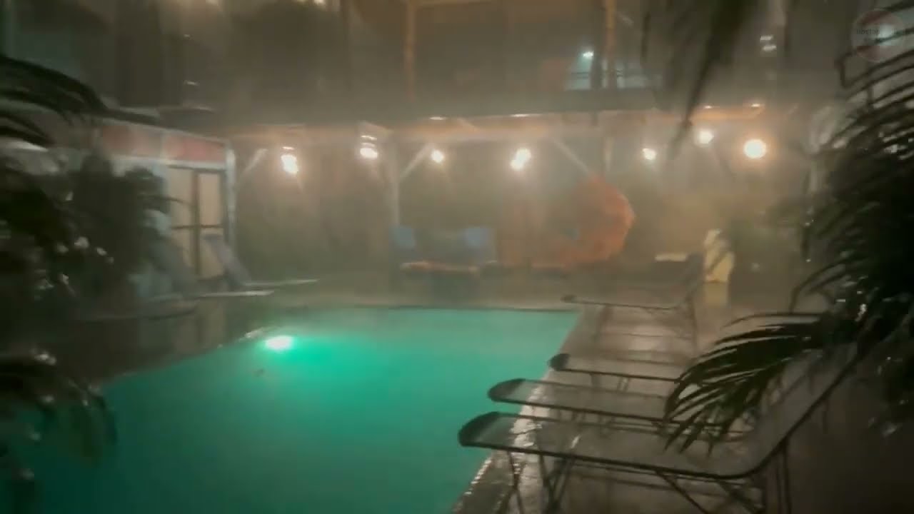 Hurricane Roslyn with 200 km/h wind hit Mexico! Flooding in Nayarit