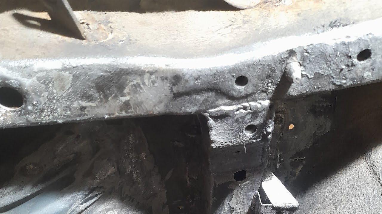 Мелкий ремонт заднего лонжерона Мазда 323. - YouTube